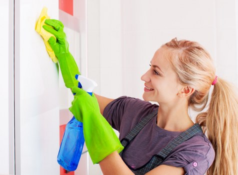 Cleaning dust and residue after renovation work in SE15